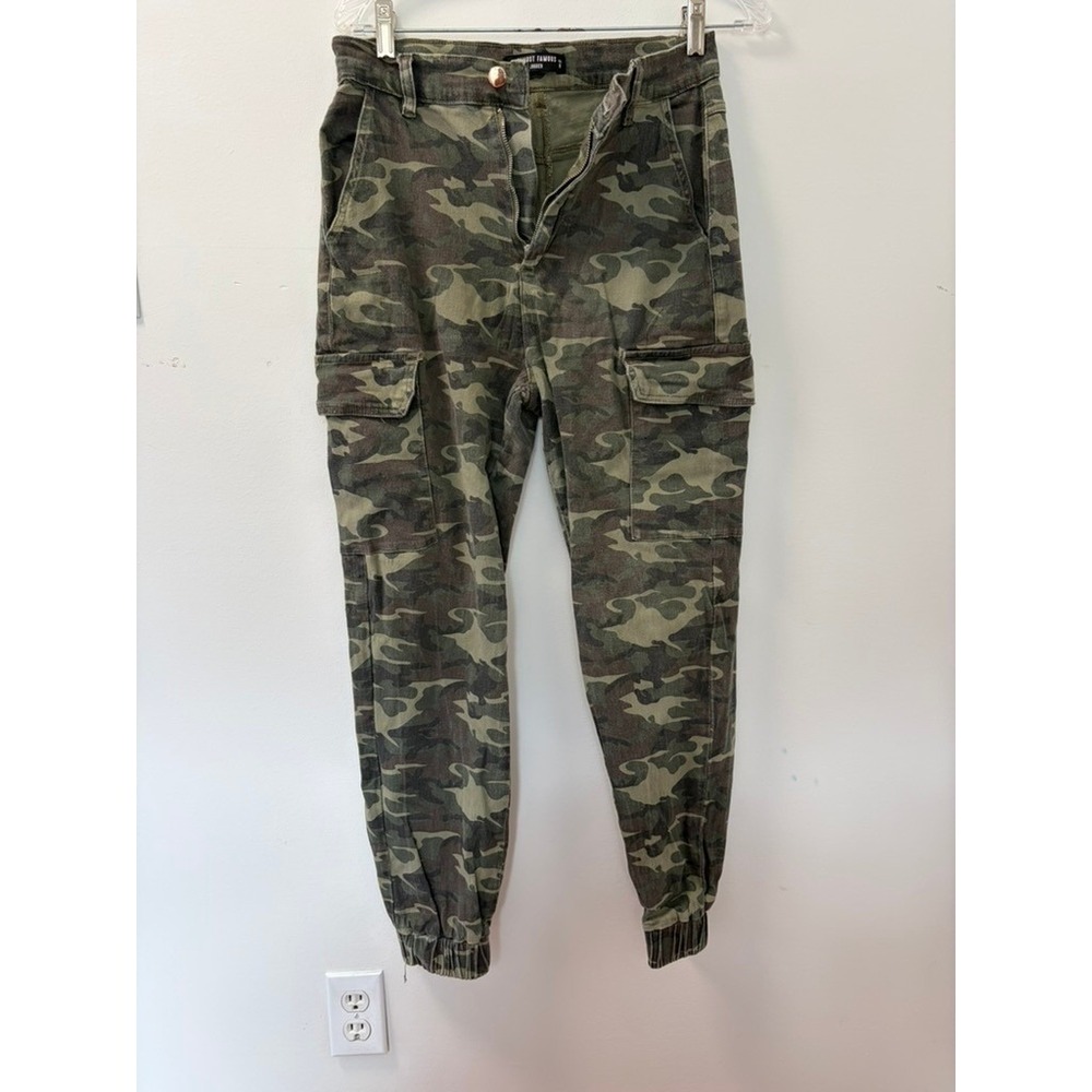 Almost Famous Womens Camo Cargo Jogger Pants Green Camouflage High Rise Size M